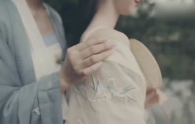 穿汉服的小姐姐闺蜜图片,古韵流芳，青春同行