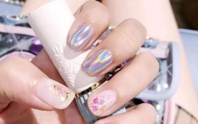 海底捞小姐姐的美甲照片,指尖艺术，点亮生活色彩